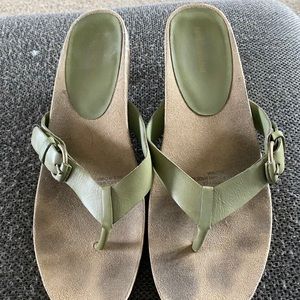 Naturalizer sandal w/ heel